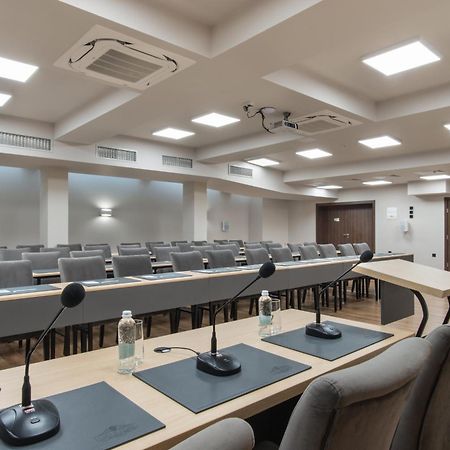 Casa Di Fiore Spa And Medical Hotel, Mineral Pools & Private Beach Кранево Экстерьер фото The conference room of the Polish Senate