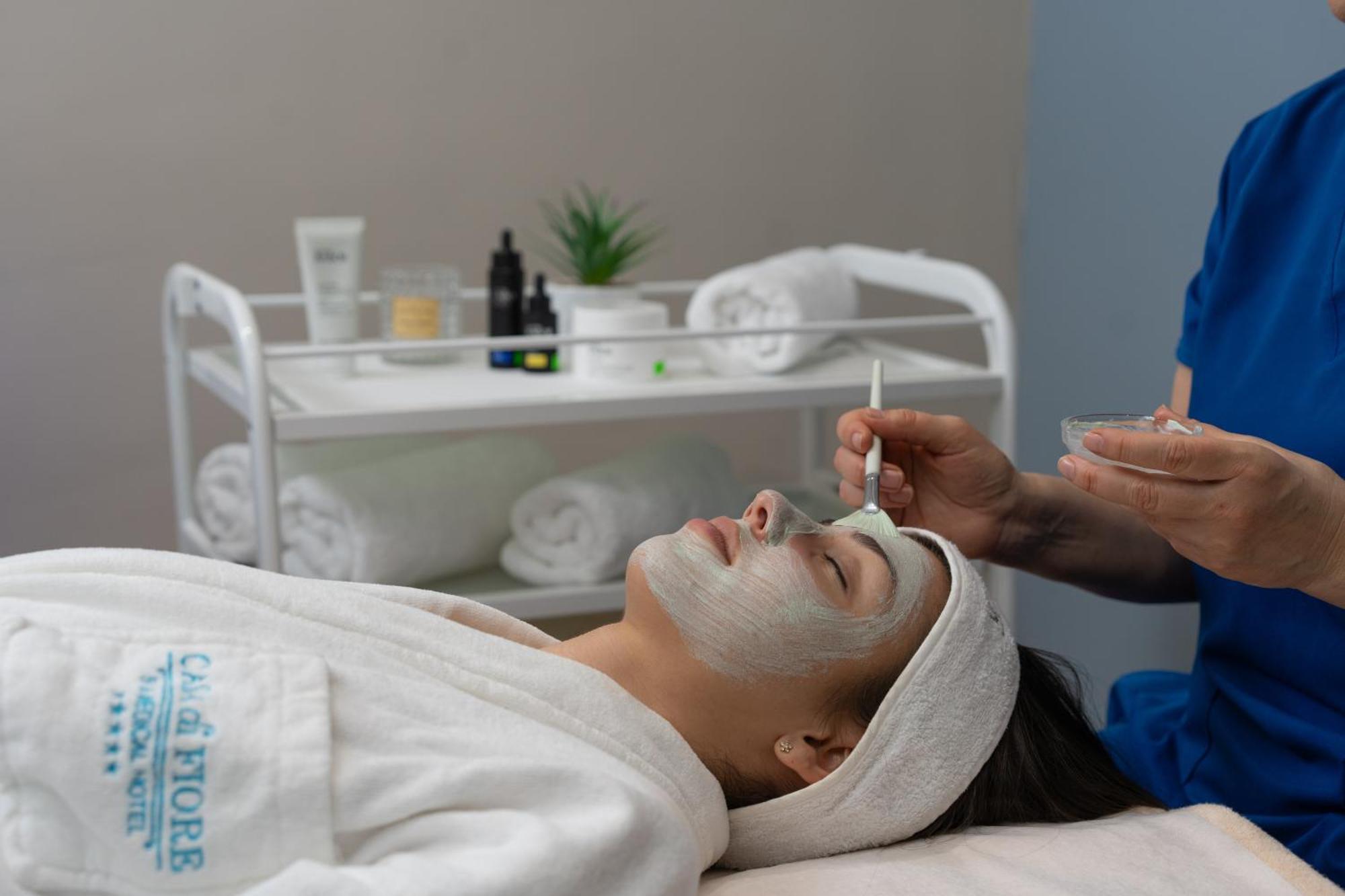 Casa Di Fiore Spa And Medical Hotel, Mineral Pools & Private Beach Кранево Экстерьер фото A woman receiving a facial treatment