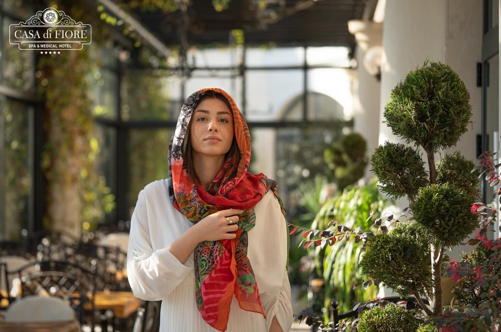 Casa Di Fiore Spa And Medical Hotel, Mineral Pools & Private Beach Кранево Экстерьер фото A woman wearing a hijab