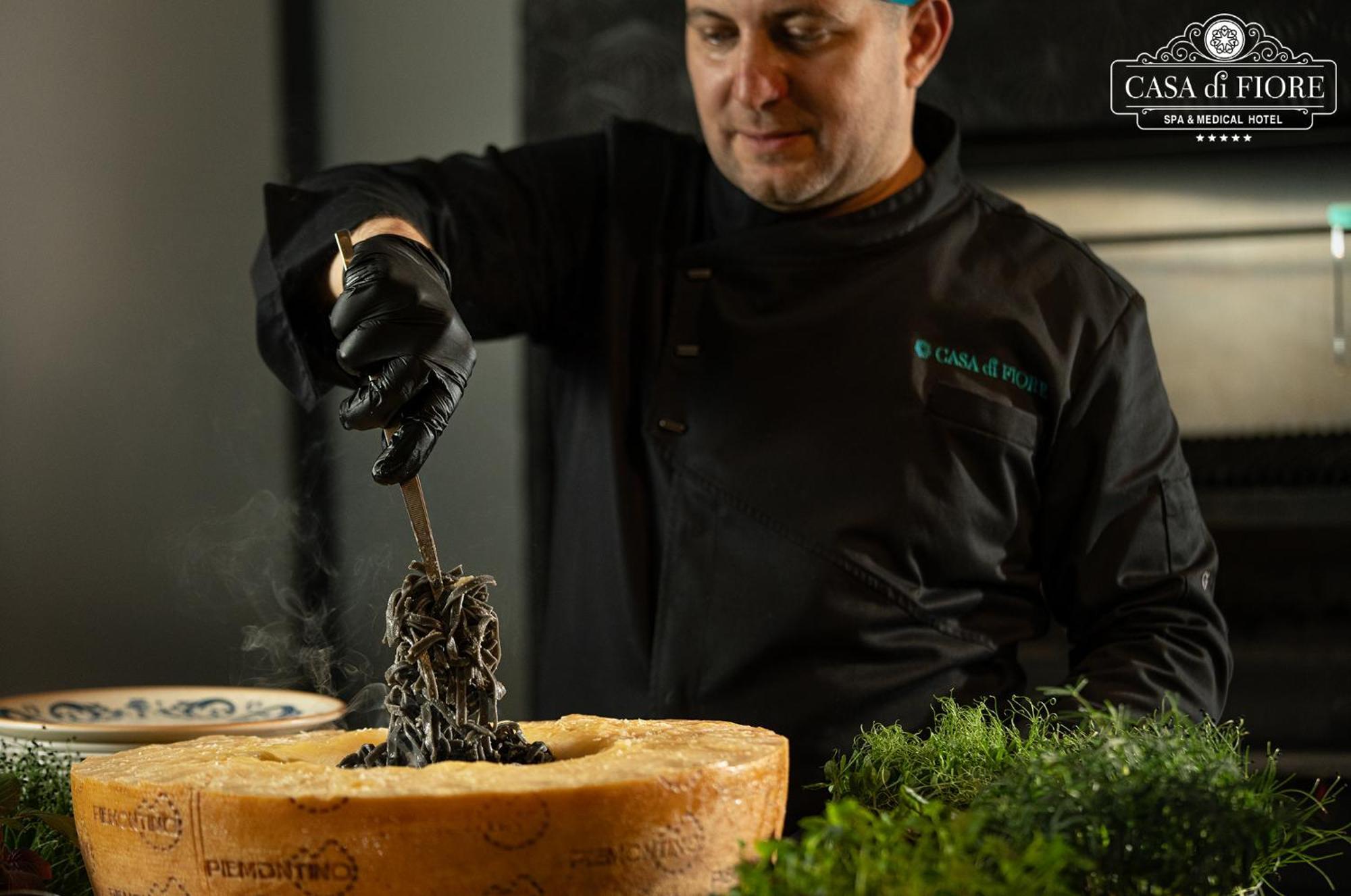 Casa Di Fiore Spa And Medical Hotel, Mineral Pools & Private Beach Кранево Экстерьер фото Chef using black truffle